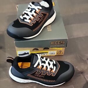 Keen Arvada Work Sneaker Carbon Toe in Acadamy Peach Dip 7 Wide